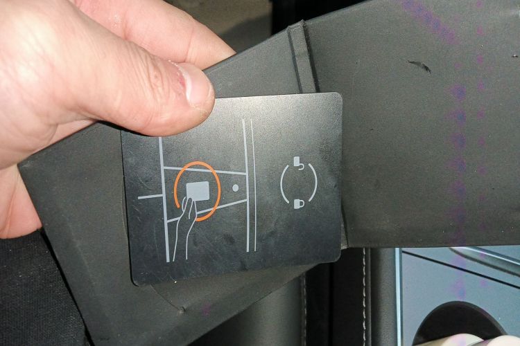 特斯拉 Model 3 2021款 标准续航后驱升级版中控内饰11