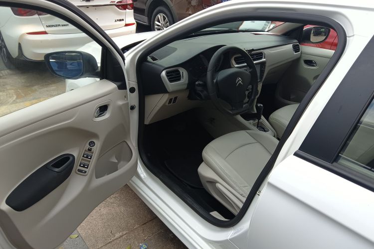 雪铁龙 爱丽舍 2015款 质尚版 1.6L 自动时尚型中控内饰20