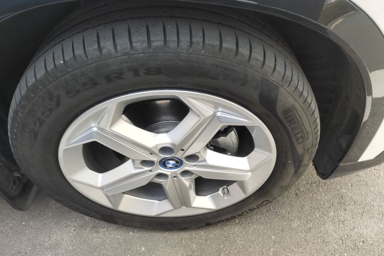 宝马iX1 2023款 eDrive25L X设计套装车身外观10