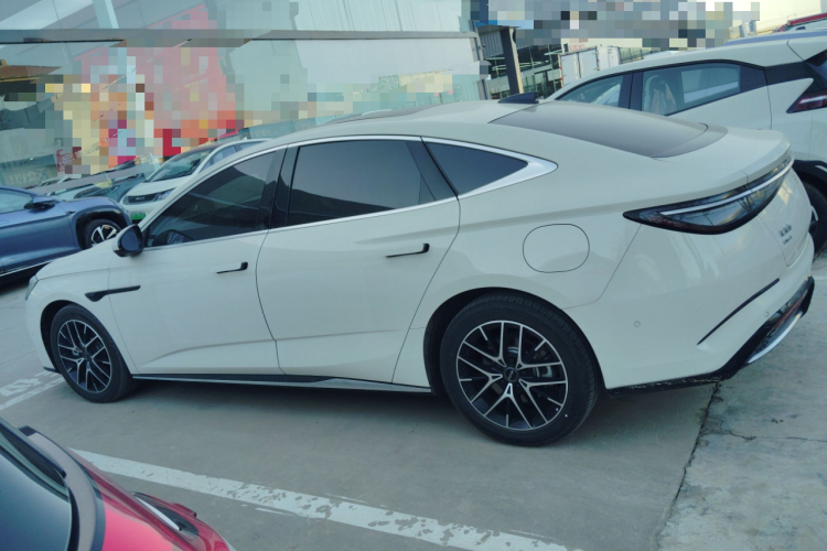 比亚迪 海豹07 DM-i 2025款 智驾版 DM-i 1.5L 125km 尊贵型车身外观4