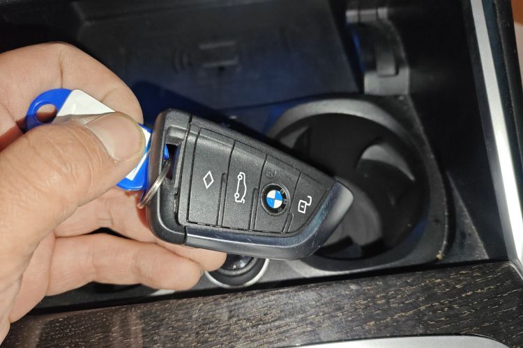 宝马3系 2023款 325Li M运动套装中控内饰11