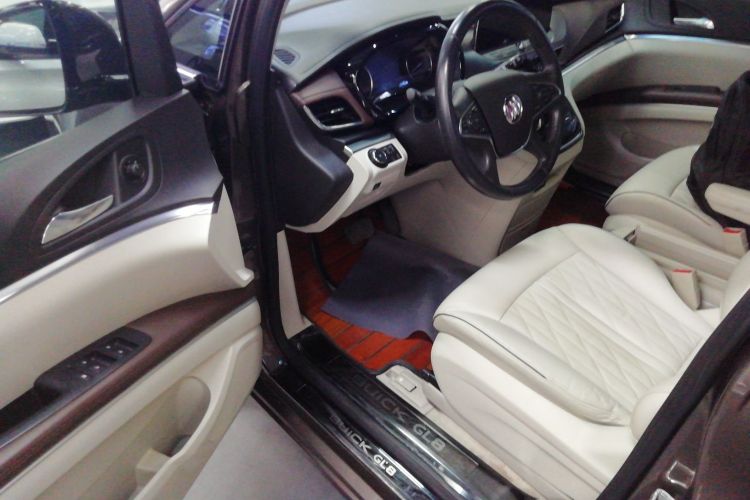 别克GL8 2022款 陆上公务舱 652T 豪华型中控内饰20