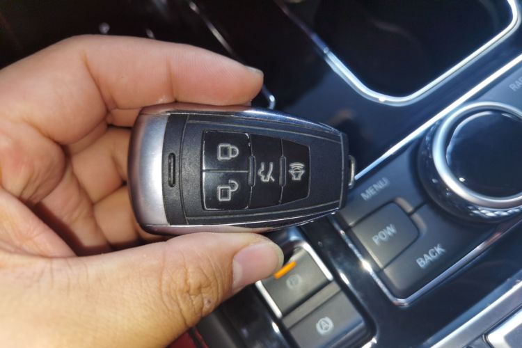 北京BJ40 2018款 PLUS 2.3T 自动四驱旗舰版 国V中控内饰7001