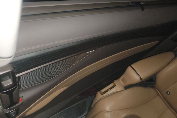 腾势D9 2022款 DM-i 970 四驱旗舰型中控内饰7006