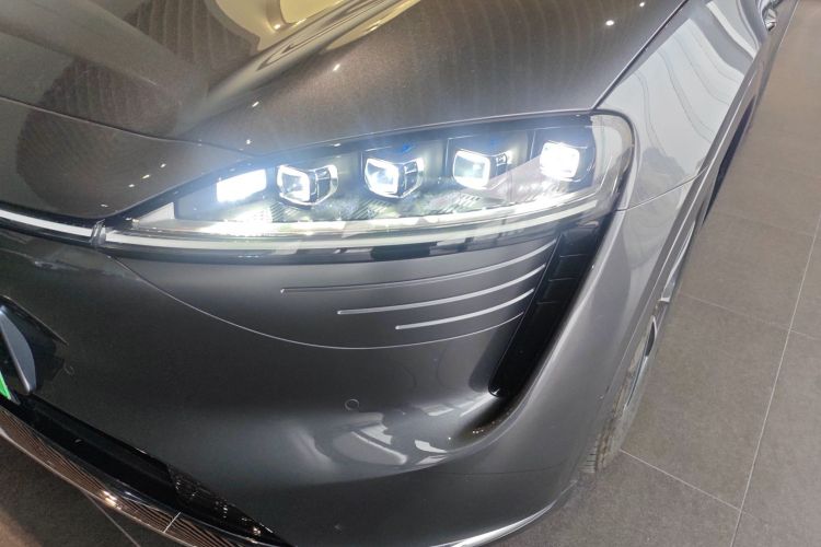 鸿蒙智行 智界R7 2025款 增程 251km Max局部细节36