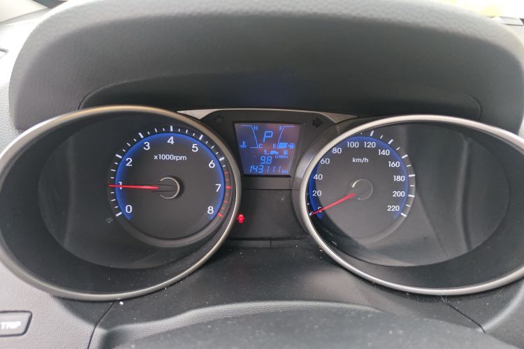 北京现代ix35 2015款 2.0L 自动两驱智能型 国V中控内饰15