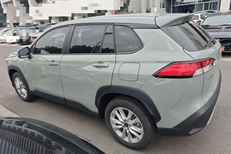 丰田 卡罗拉锐放 2023款 2.0L 精英版车身外观4