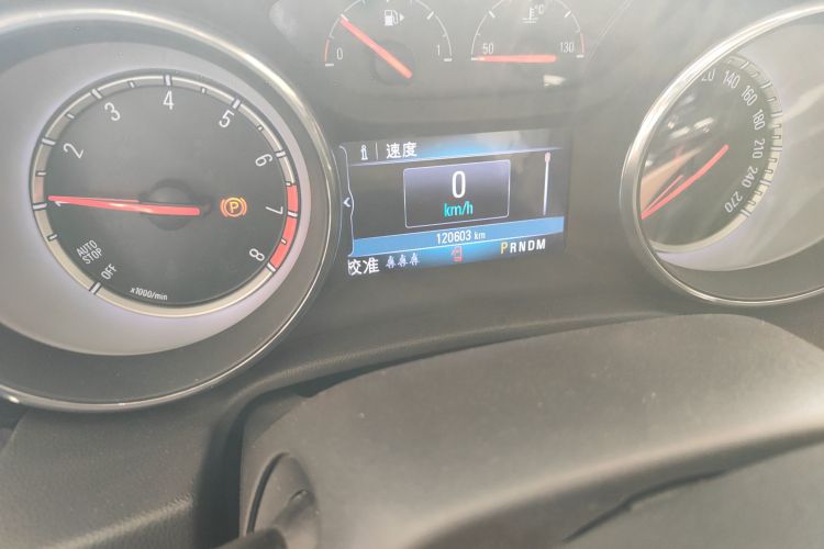 别克 君威 2017款 20T 豪华型中控内饰15