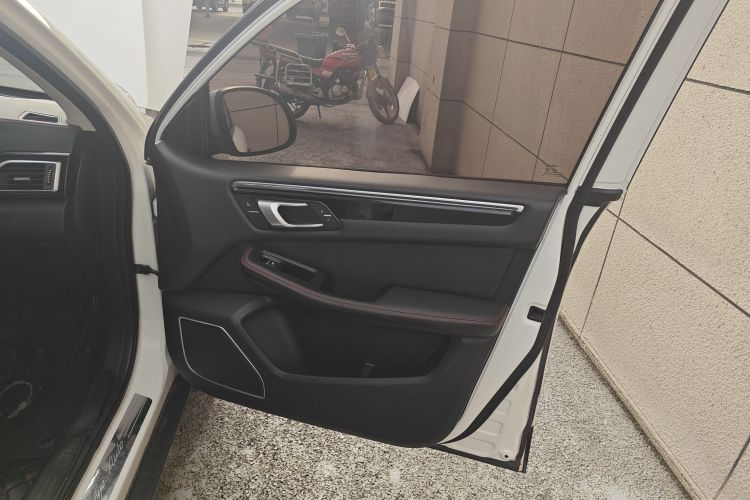 众泰 大迈X5 2015款 1.5T CVT知县型 国IV中控内饰7005