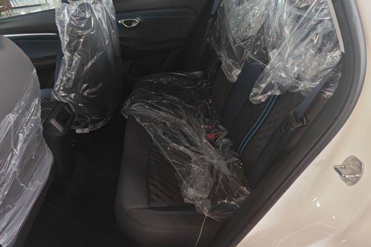 广汽传祺 传祺GS3 2026款 影速 270T 劲取版中控内饰21