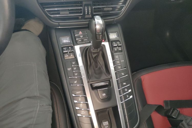 保时捷 2018款 Macan 2.0T中控内饰18