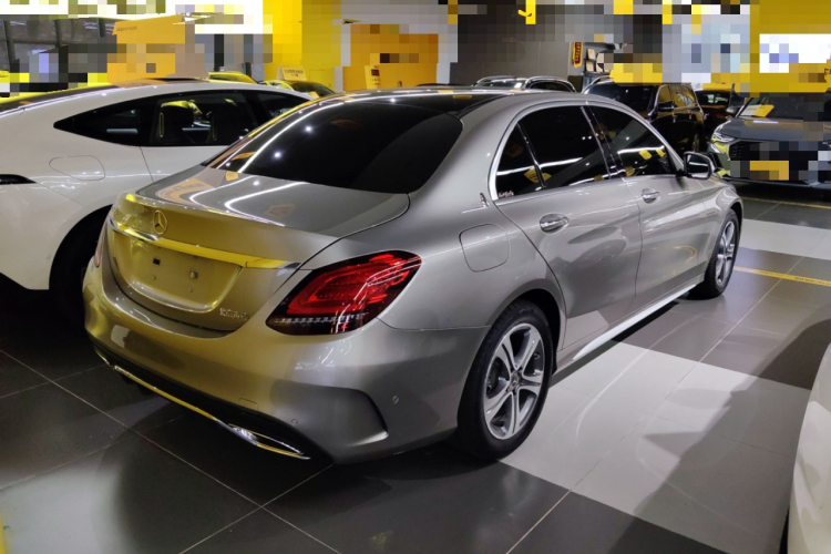 奔驰C级 2020款 改款 C 260 L 运动版车身外观7