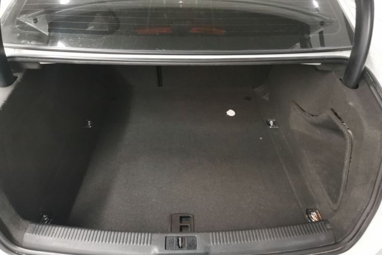 奥迪A4L 2015款 35 TFSI 自动舒适型机舱底盘23