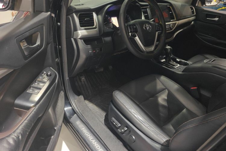 丰田 汉兰达 2015款 2.0T 四驱豪华版 7座中控内饰7003