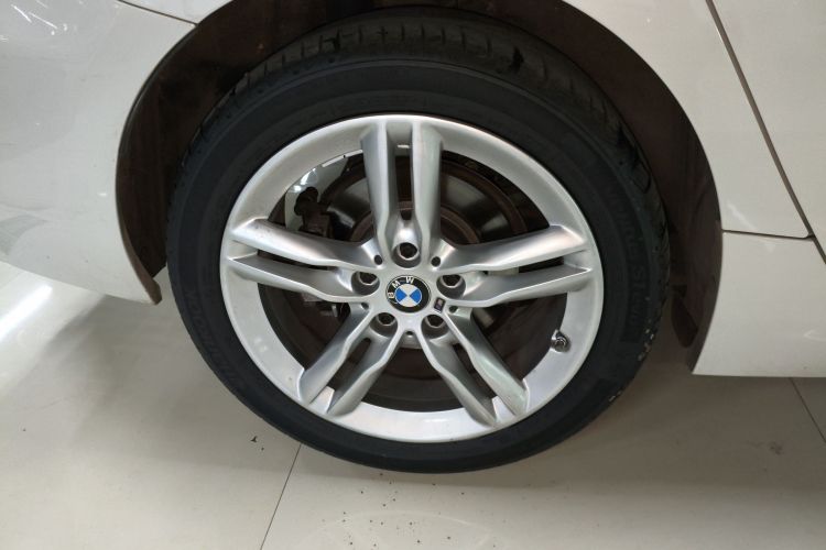 宝马1系 2023款 120i M运动曜夜版车身外观6008