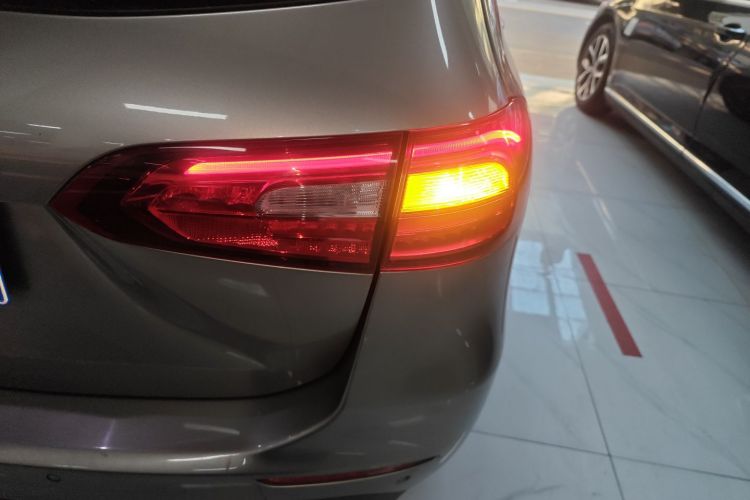 奔驰B级 2020款 B 180车身外观9