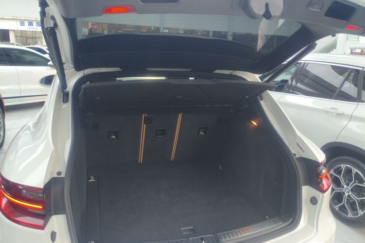 保时捷 2017款  Macan 2.0T机舱底盘23