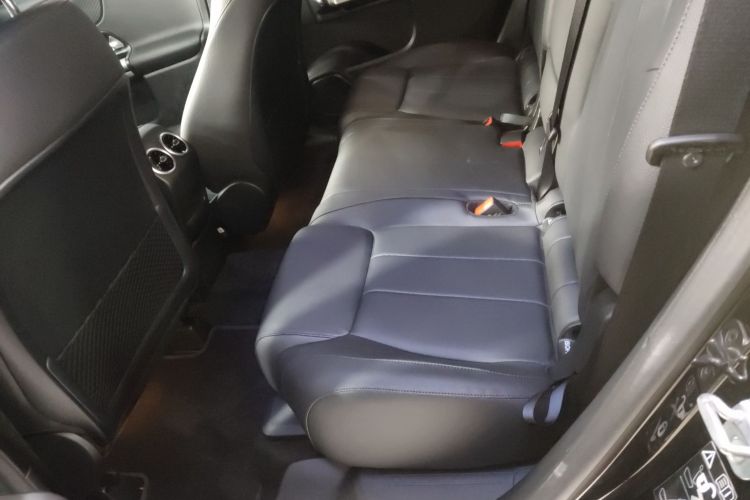 奔驰GLB 2024款 改款 GLB 220 动感型中控内饰7004