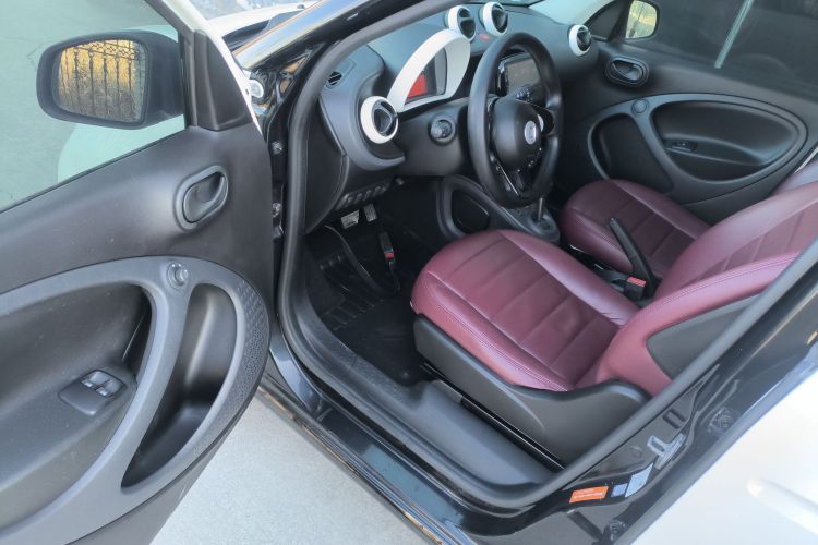 smart forfour 2018款 1.0L 52千瓦灵动版中控内饰7003