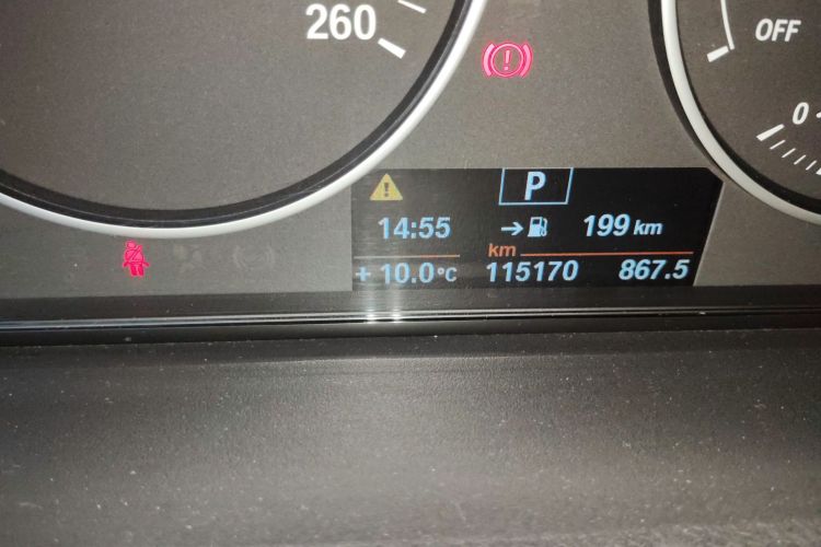 宝马3系 2014款 320i 时尚型中控内饰15