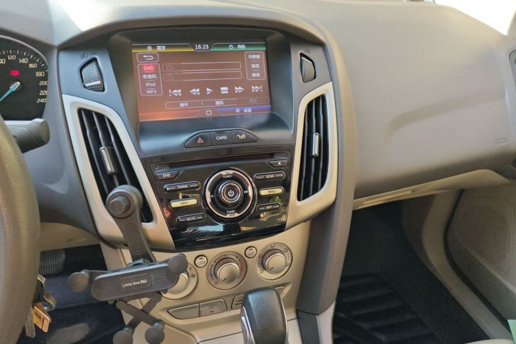 福特 福克斯 2012款 三厢 1.6L 自动舒适型中控内饰16
