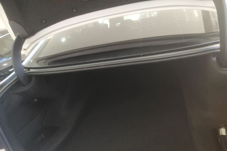 宝马5系 2018款 525Li 豪华套装机舱底盘23