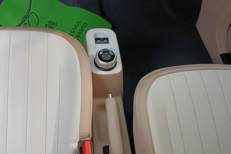 吉利银河 2023款 熊猫mini 200km 耐力熊局部细节18