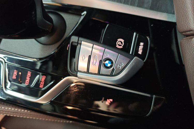 宝马5系 2023款 530Li 领先型 M运动套装中控内饰7001