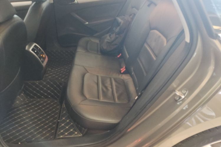 大众 帕萨特 2014款 1.8TSI DSG尊荣版中控内饰21