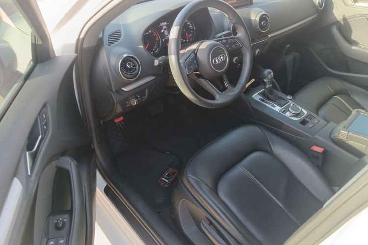 奥迪A3 2018款 30周年年型 Limousine 35 TFSI 进取型中控内饰20