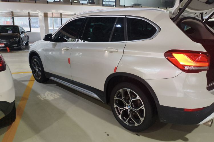 宝马X1 2020款 sDrive20Li 尊享型车身外观4