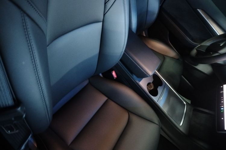 特斯拉 Model 3 2022款 后轮驱动版局部细节41