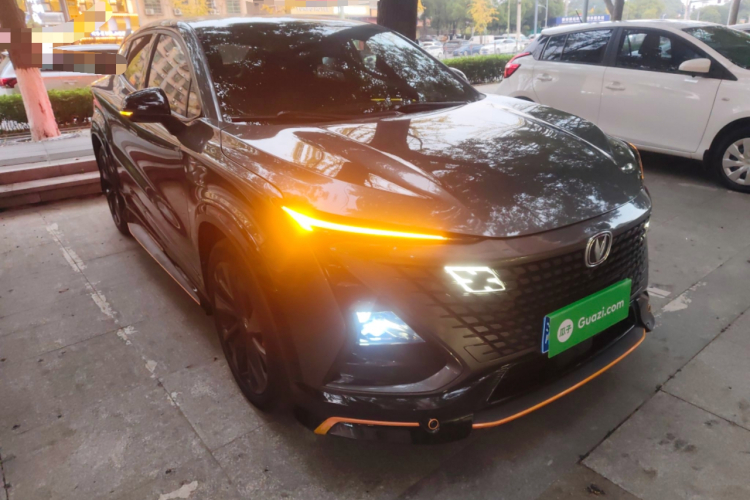 长安UNI-T 2022款 1.5T 运动版 尊贵型车身外观6002