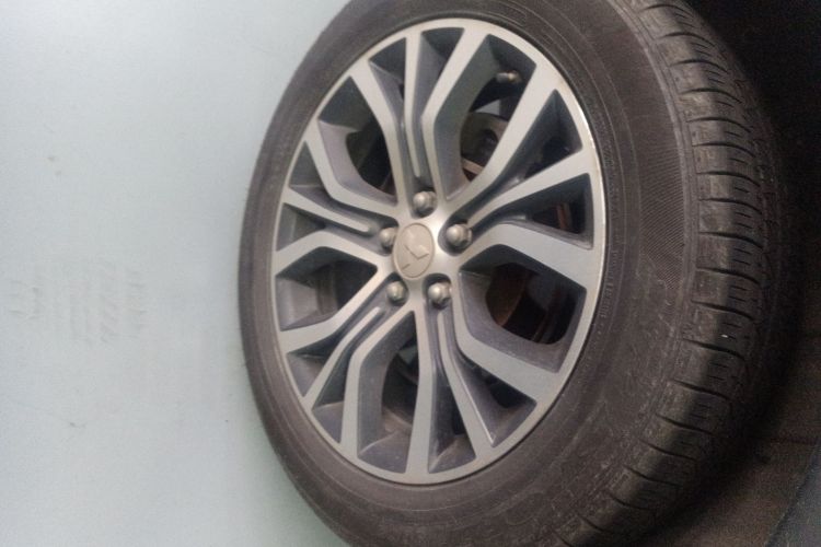 三菱 欧蓝德 2018款 2.0L 两驱荣耀版 5座车身外观6008