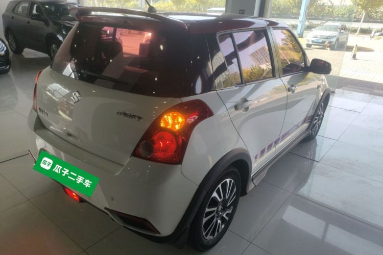 铃木 雨燕 2016款 1.5L 自动时尚型酷玩版车身外观6005