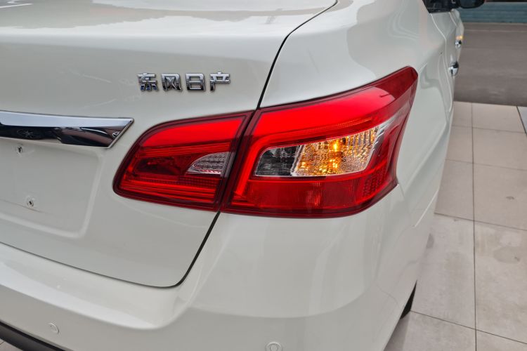 日产 轩逸 2021款 经典 1.6XE CVT专享版车身外观9