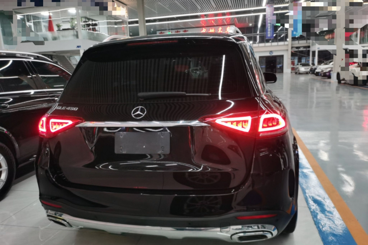 奔驰GLE 2021款 GLE 350 4MATIC 时尚型车身外观6