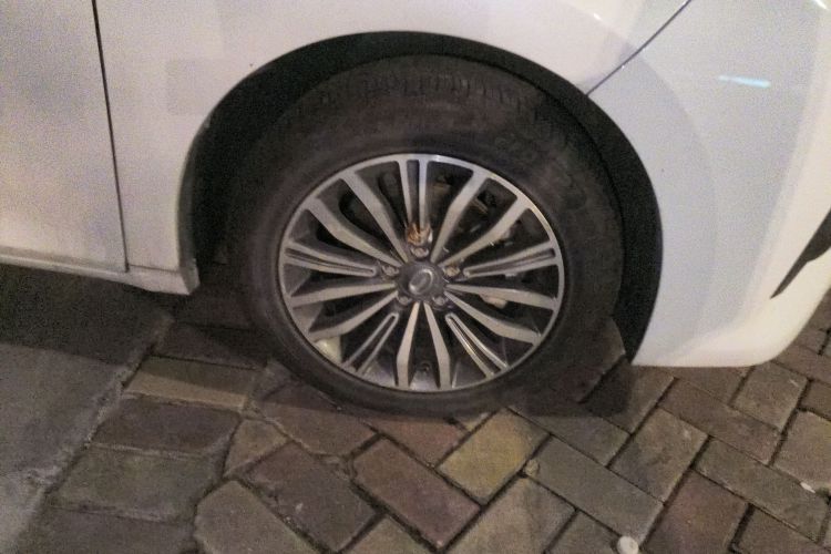 广汽传祺 传祺M6 2019款 270T DCT尊享版（七座）国VI车身外观10