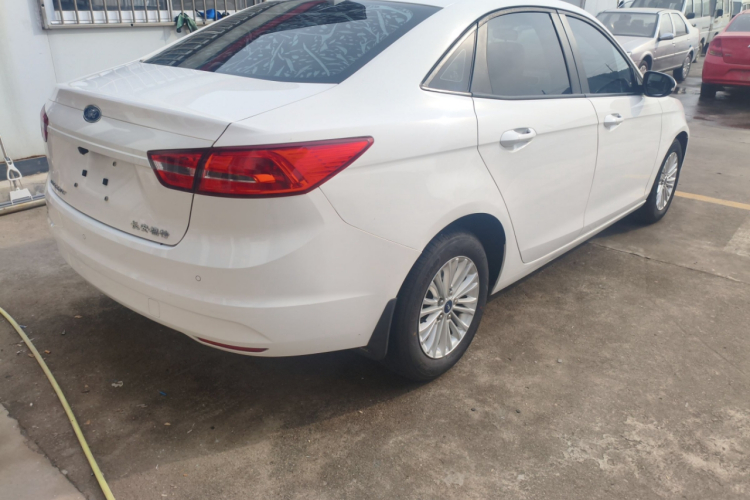 福特 福睿斯 2015款 1.5L 手动舒适型车身外观7