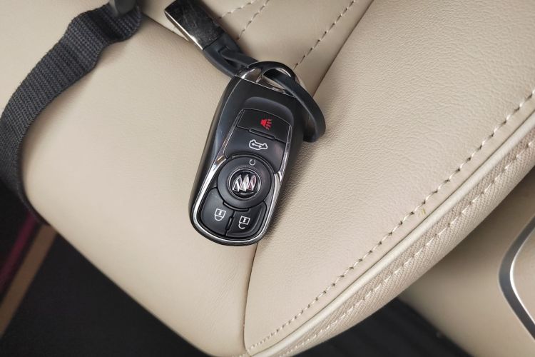 别克GL8 2023款 改款 陆上公务舱 豪华型中控内饰11