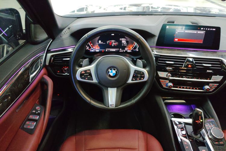 宝马5系 2020款 530Li 领先型 M运动套装中控内饰13