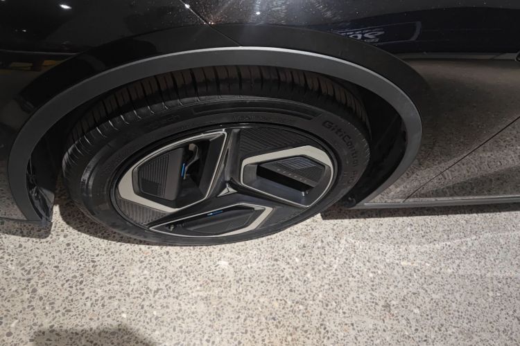 深蓝汽车 深蓝L07 2025款 530Ultra乾崑智驾ADS SE纯电版车身外观6002