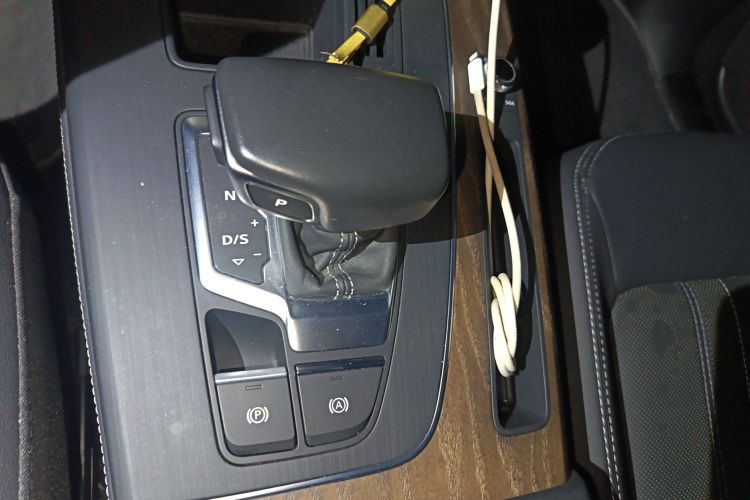 奥迪Q5L 2022款 40T 豪华致雅型中控内饰18