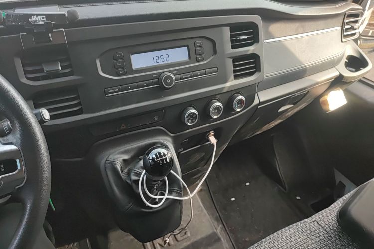 江铃福顺 2023款 2.0T 手动短轴低顶商运型多功能乘用车6座 双开尾门中控内饰16