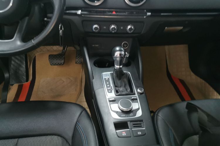 奥迪A3 2018款 30周年年型 Sportback 35 TFSI 时尚型中控内饰18