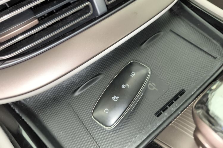 腾势D9 2022款 DM-i 970 四驱旗舰型中控内饰11