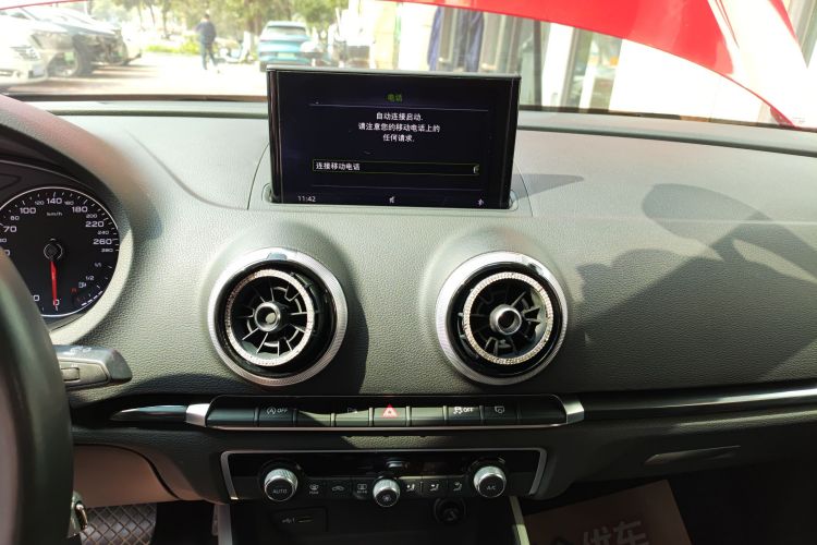 奥迪A3 2018款 30周年年型 Limousine 35 TFSI 时尚型中控内饰16