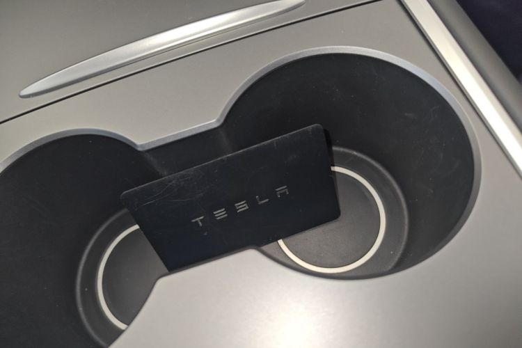 特斯拉 Model Y 2021款 长续航全轮驱动版中控内饰7001