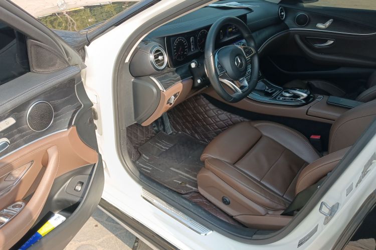 奔驰E级 2018款 改款 E 200 L 运动型中控内饰20