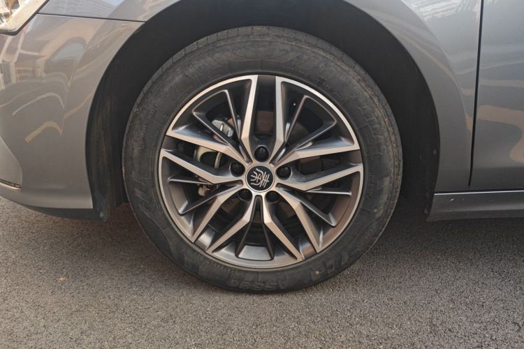 比亚迪 秦PLUS 2023款 冠军版 DM-i 120KM卓越型车身外观6007